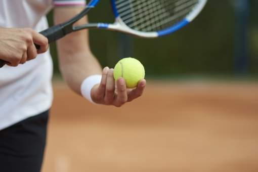 joueur tennis essaie frapper score