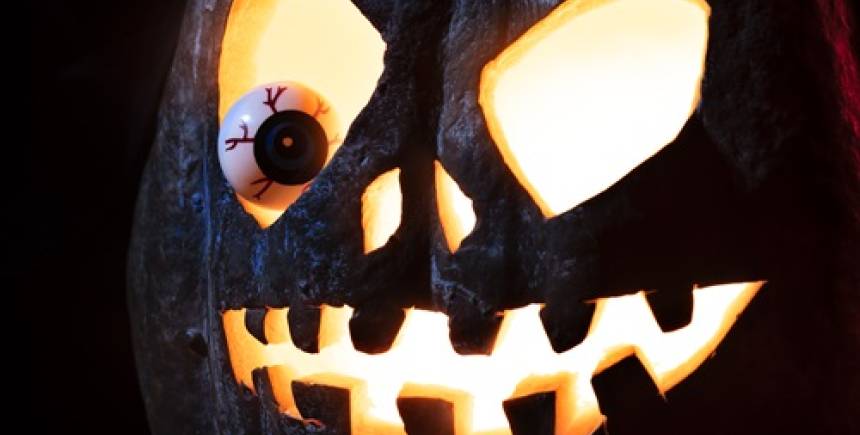spooky halloween pumpkin carving